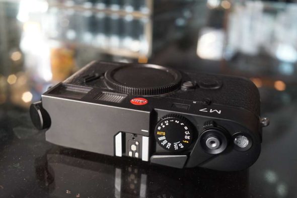 Leica 10503 M7 0.72 black chrome, boxed *shutter issue, read*