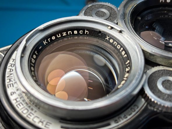 Rolleiflex 2.8F with 2,8/80 Xenotar lens, worn cosmetics but good user
