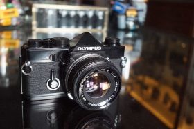 Olympus OM-1n black paint + OM 50mm F/1.8 lens