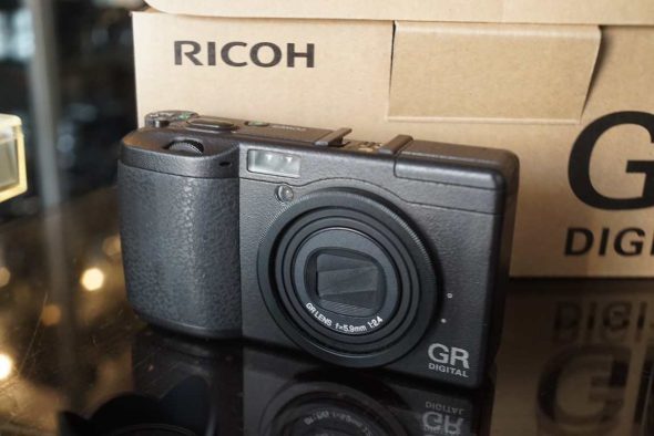 Rioch GR Digital CCD compact with 28mm F/2.4 lens, with GH-1, GW-1 and more, boxed kit