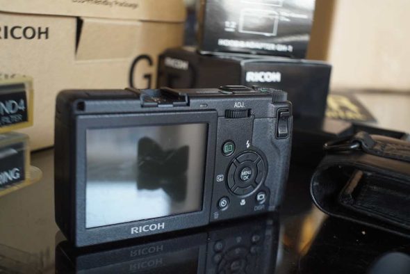 Rioch GR Digital CCD compact with 28mm F/2.4 lens, with GH-1, GW-1 and more, boxed kit