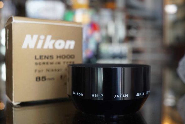 Nikon HN-7 screw in lenshood for 85/1.8 lens, boxed