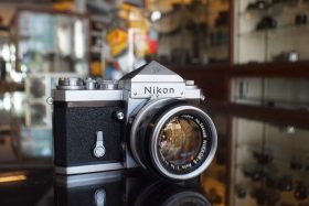 Nikon F, Eye level finder + Nikkor-S 1:1.4 / 5cm