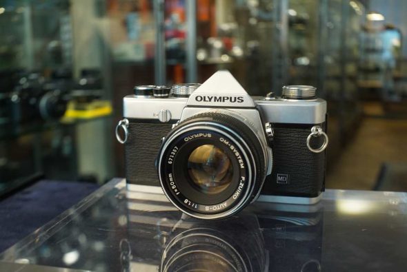 Olympus OM1 kit w/ F.Zuiko 50mm f/1.8 chrome nose