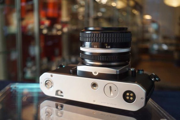 Nikon FE2 Chrome + Nikkor 50mm F/1.4 AI lens kit