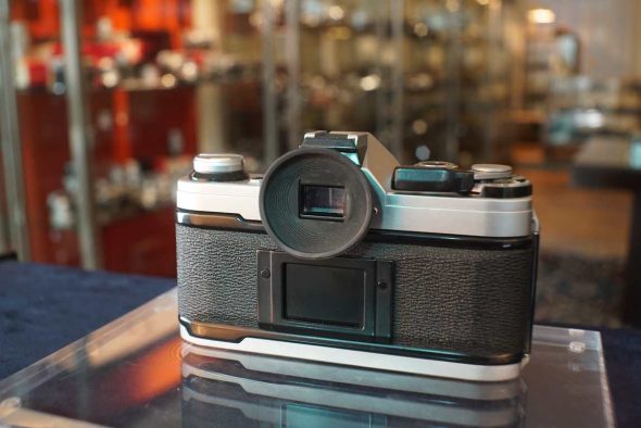 Canon AE-1 + nFD 50mm f/1.8 lens kit