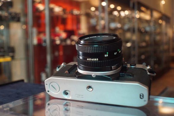 Canon AE-1 + nFD 50mm f/1.8 lens kit