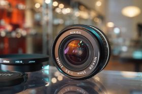 Nikon Nikkor 20mm F/3.5 AI-S + HK-6 lenshood