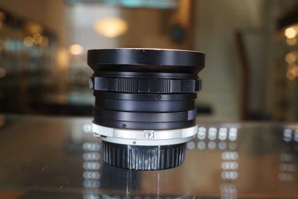 Minolta MC W.Rokkor-SG 28mm F/3.5 lens, early model