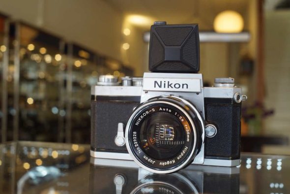 Nikon F chrome with DW-1 WLF + Nikkor-S 35mm F/2.8 lens, worn but usable