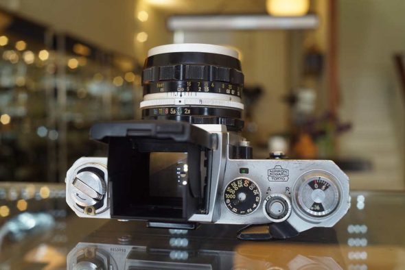 Nikon F chrome with DW-1 WLF + Nikkor-S 35mm F/2.8 lens, worn but usable