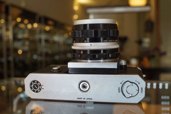 Nikon F chrome with DW-1 WLF + Nikkor-S 35mm F/2.8 lens, worn but usable