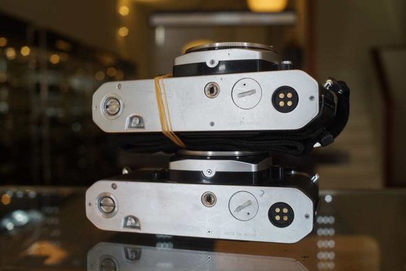 2x Nikon FE2 body chrome, deffective, for parts/repair