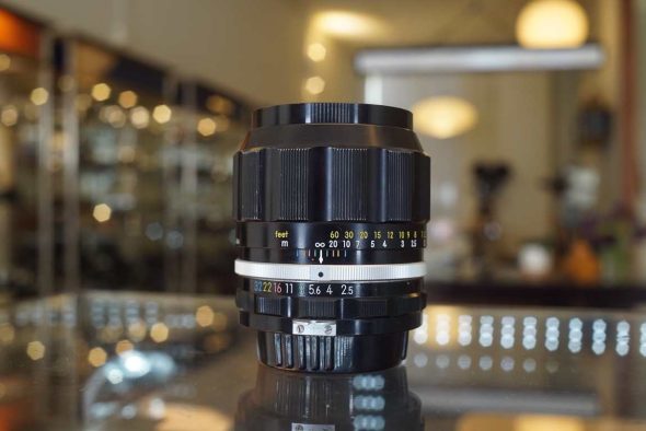 Nikon Nikkor-P f=105mm 1:2.5 non-AI lens
