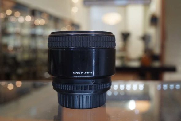 Nikon AF Nikkor 85mm F/1.8D lens