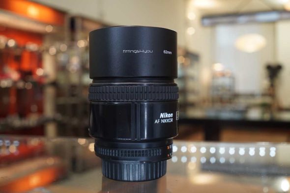 Nikon AF Nikkor 85mm F/1.8D lens