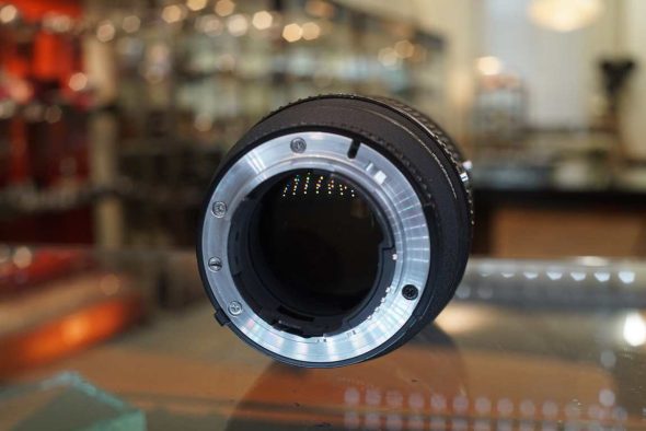 Nikon AF DC-Nikkor 135mm F/2D defocus control lens