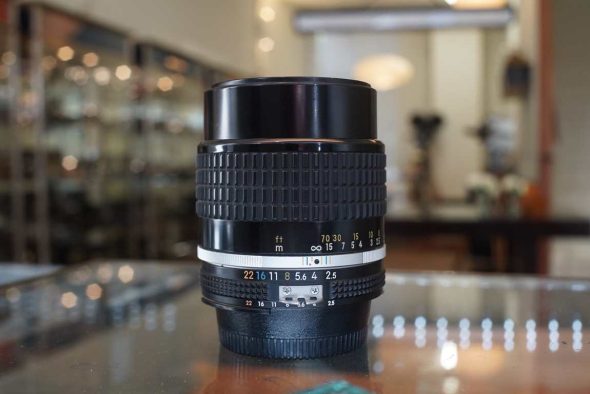 Nikon Nikkor 105mm F/2.5 AI-S, boxed