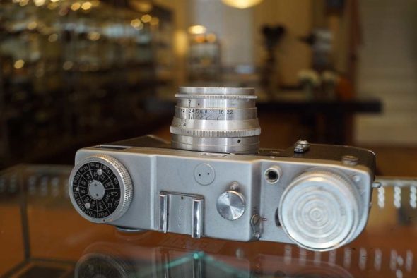 USSR made Leningrad rangefinder camera with Jupiter-8 50mm F/2 lens, for decoration/collectors
