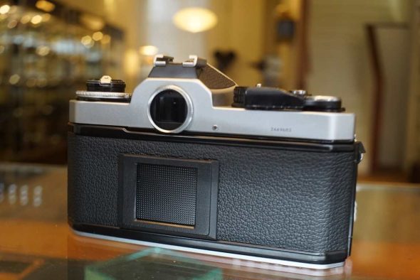 Nikon FE-2 Body Silver OUTLET for parts
