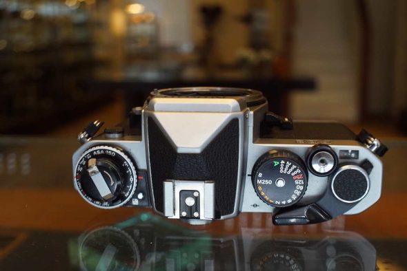 Nikon FE-2 Body Silver OUTLET for parts