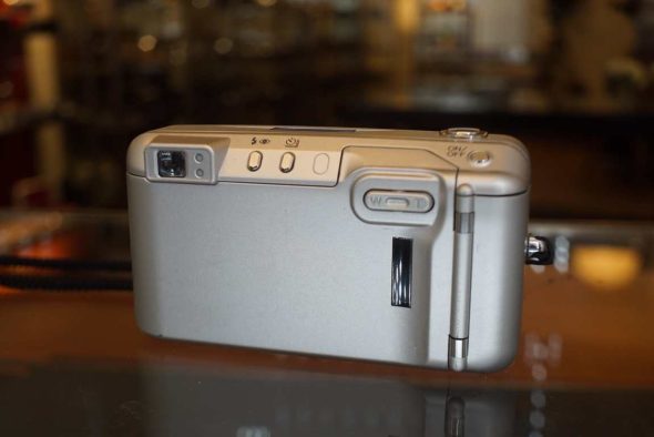 Minolta Riva Zoom 150 w/ 37.5-150mm Aspherical lens Compact camera