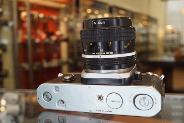 Nikon F2 Photomic + Micro-Nikkor 55mm f/3.5 pre-AI