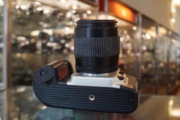 Nikon F60 Champagne + AF Nikkor 35-80mm D