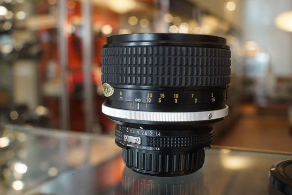 Nikon Nikkor 85mm F/1.4 AI-s lens