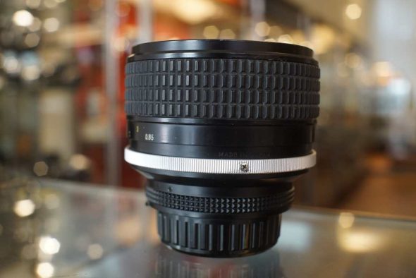 Nikon Nikkor 85mm F/1.4 AI-s lens