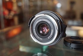 Voigtlander Color-Skopar 35mm F/2.5 pancake lens for leica M