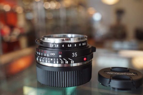 Voigtlander Color-Skopar 35mm F/2.5 pancake lens for leica M