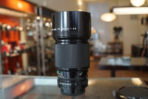 Canon FD 200mm f/2.8 newFD tele lens