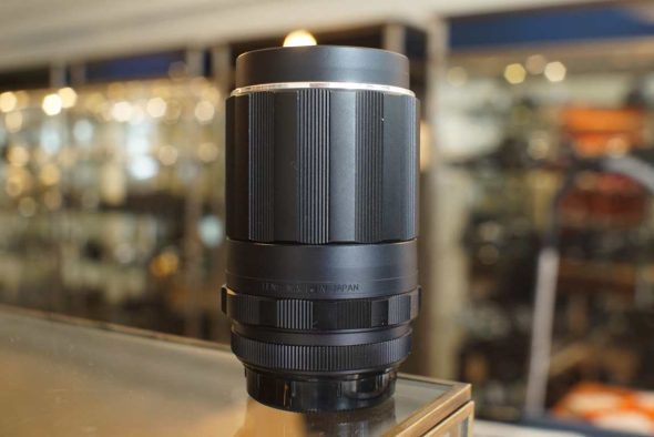 Pentax Super-Multi-Coated Takumar 135mm F/3.5 M42 lens + lenshood