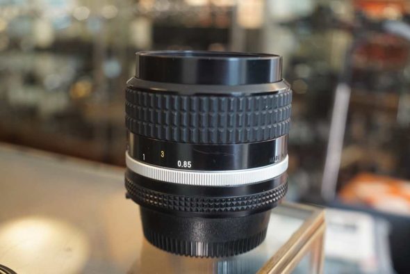 Nikon Nikkor 85mm F/2 AIS lens, boxed