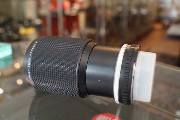 Nikon Zoom-Nikkor 75-150mm F/3.5 E-series lens + HN-21 lenshood