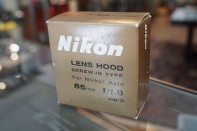 Nikon HN-7 screw in lenshood 85/1.8 lens, boxed