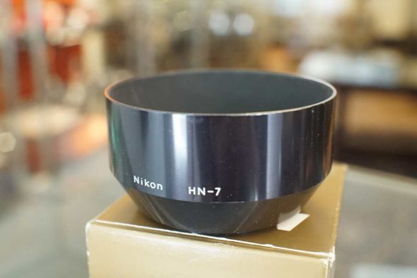 Nikon HN-7 screw in lenshood 85/1.8 lens, boxed