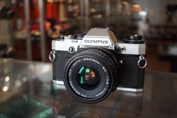 Olympus OM10 + Makinon 28mm f/2.8 lens kit
