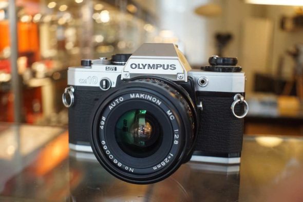 Olympus OM10 + Makinon 28mm f/2.8 lens kit