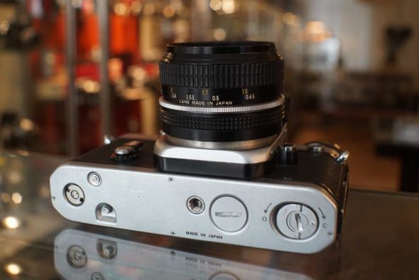 Nikon F2 Photomic kit + Nikkor 50mm f/2 Pre-AI