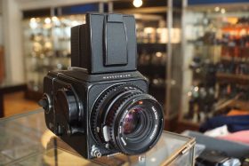 Hasselblad 500C/M black + 80mm F/2.8 C lens