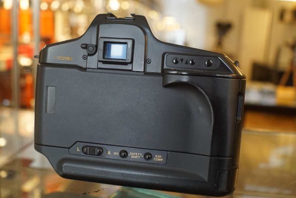 Canon T90 + nFD 50mm f/1.8 lens