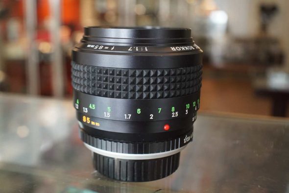 Minolta MC Rokkor 85mm f/1.7 + Hood