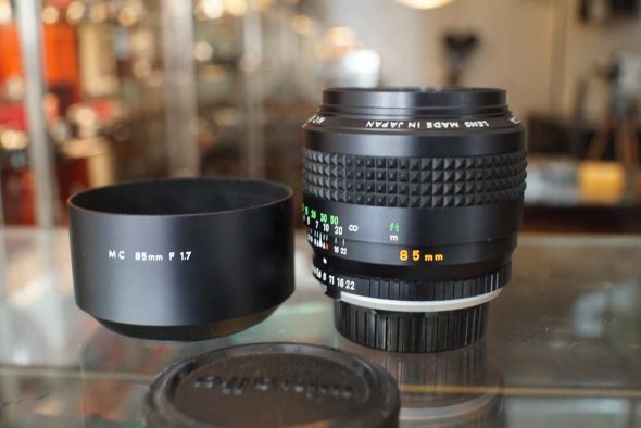 Minolta MC Rokkor 85mm f/1.7 + Hood