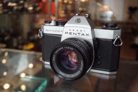 Pentax Spotmatic F + SMC Takumar 55mm F/1.8 lens kit