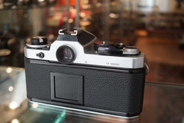 Nikon FE chrome + E Series 50mm F/1.8 lens