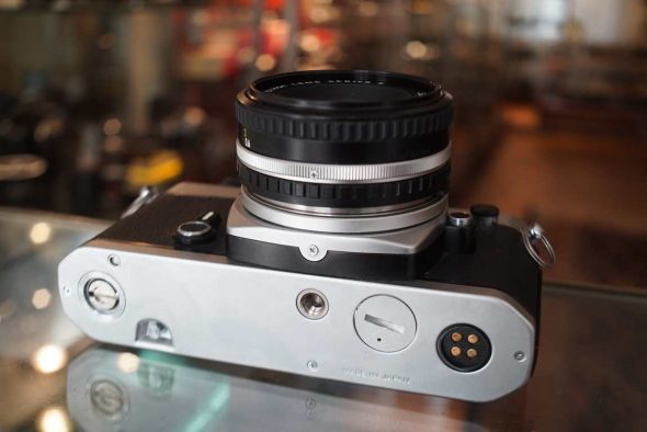 Nikon FE chrome + E Series 50mm F/1.8 lens