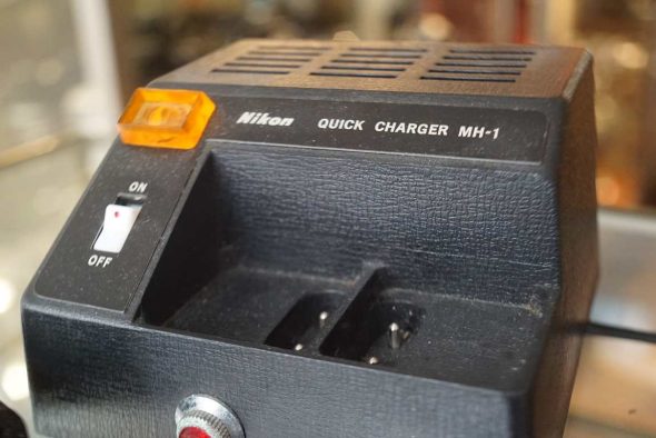 Nikon Quick charger MH-1 + MN-1 battery *untested, for collectors