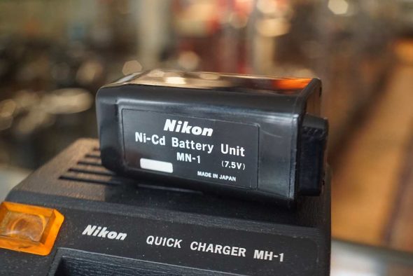 Nikon Quick charger MH-1 + MN-1 battery *untested, for collectors